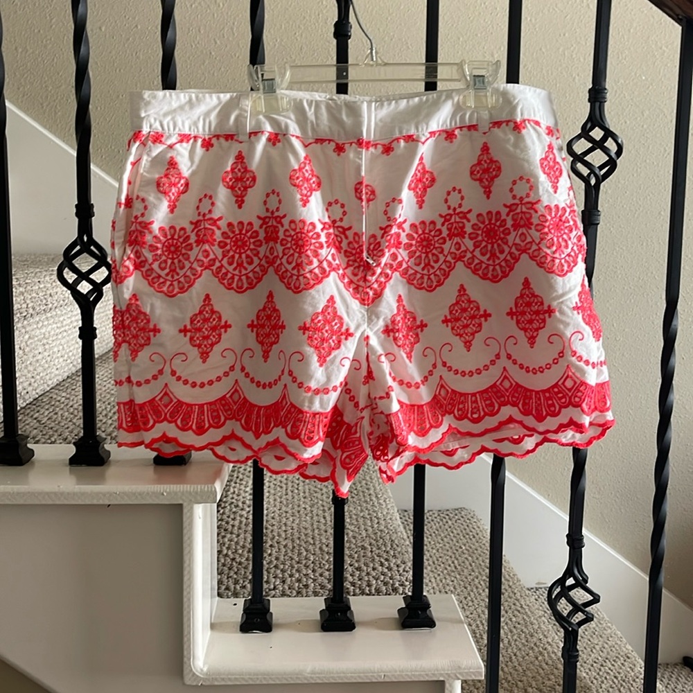 Boden Sz IUS 12/UK 16 white & Coral Embroidered Scalloped Hem Shorts
